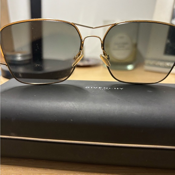 Givenchy Sunglasses Gold Frame made in Italy logo - Picture 4 of 17